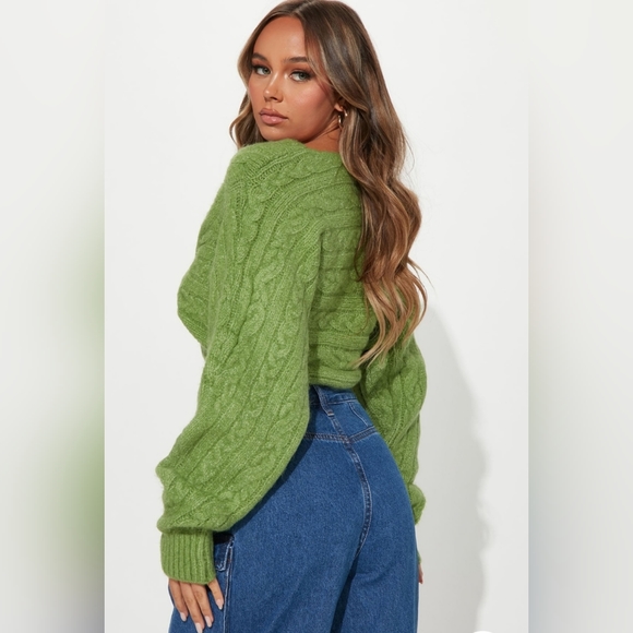 SOLD NWT 🥰 All Things Sweet Cable Knit Crossover Sweater. - Picture 2 of 9